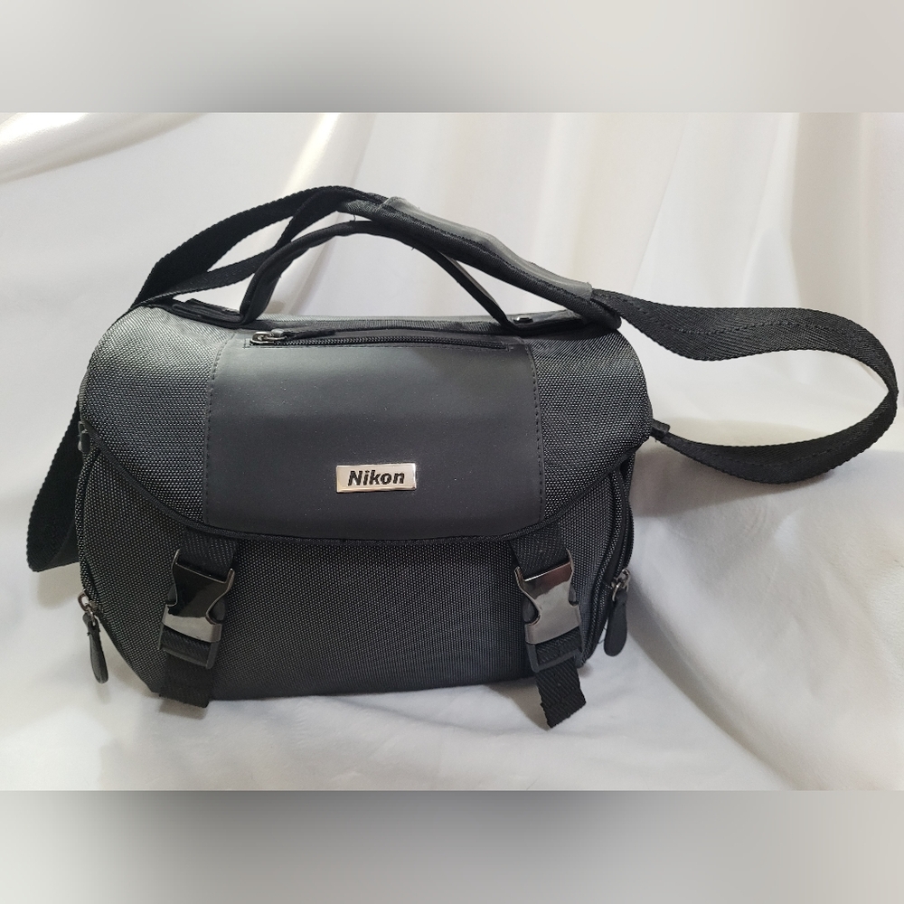 Nikon Camera Bag w/Adjustable Dividers and Shoulder Strap